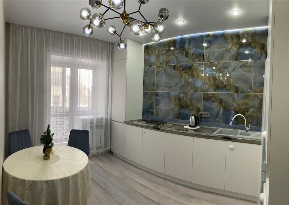 Vip Апартаменты В Центре Города Qostanai Exterior foto
