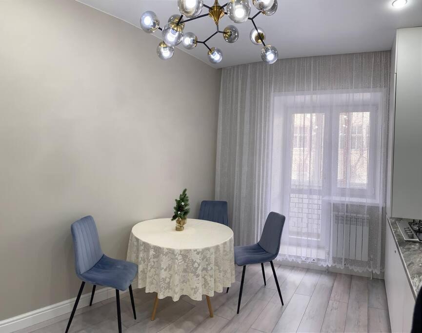 Vip Апартаменты В Центре Города Qostanai Exterior foto
